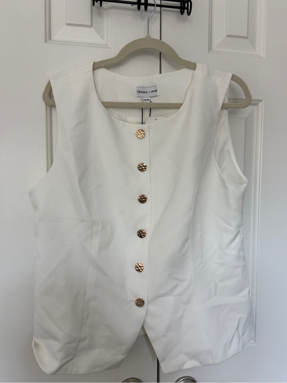Gemma + Jane White Sleeveless Button-Down Vest NWT